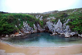 Playa de Gulpiyuri (Llanes)