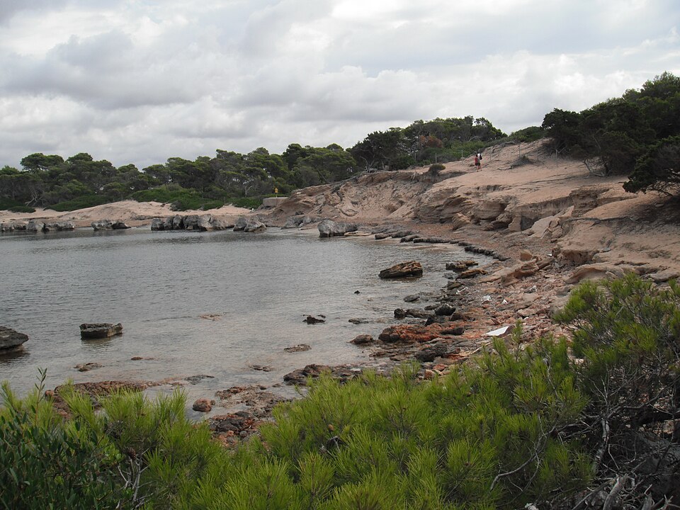 Cala en Tugores (Santañí)