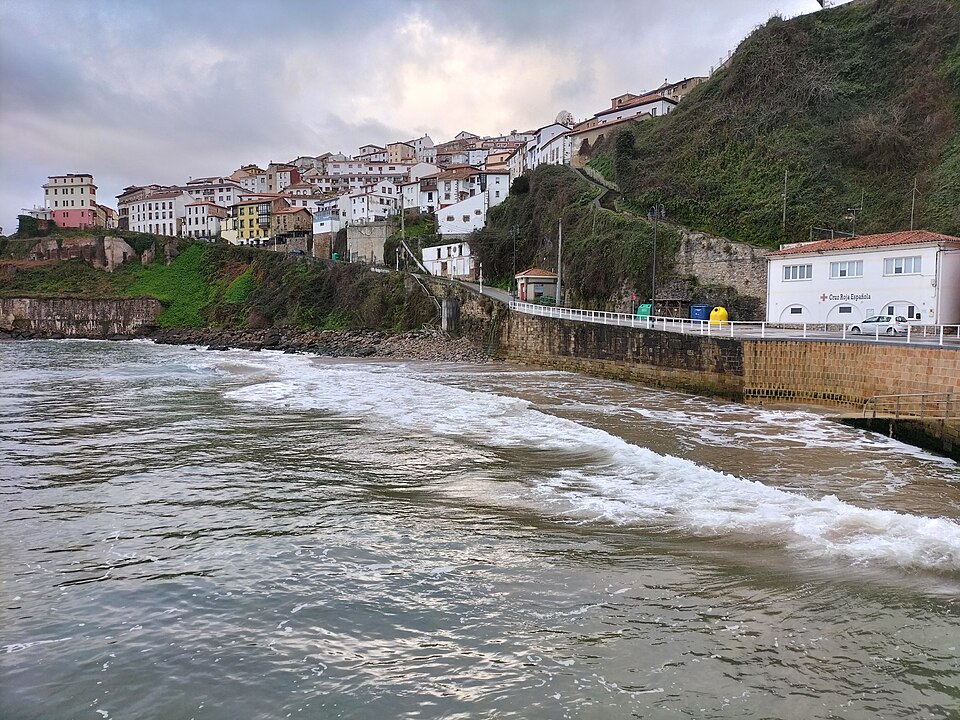 Playa de El Escanu (Lastres)