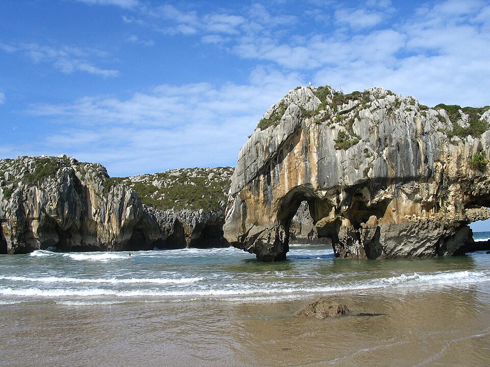 Playa de Cuevas del Mar (Llanes)