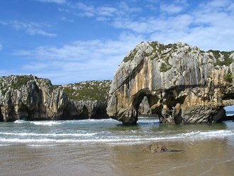 Playa de Cuevas del Mar (Llanes)