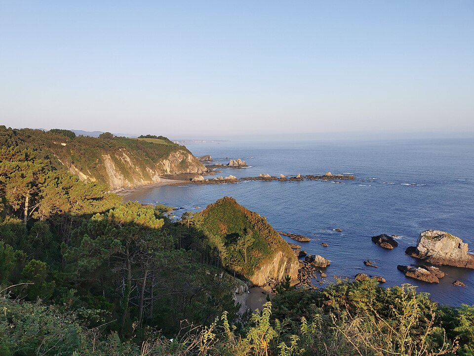 Playa de La Ribera del Molín (Cudillero)